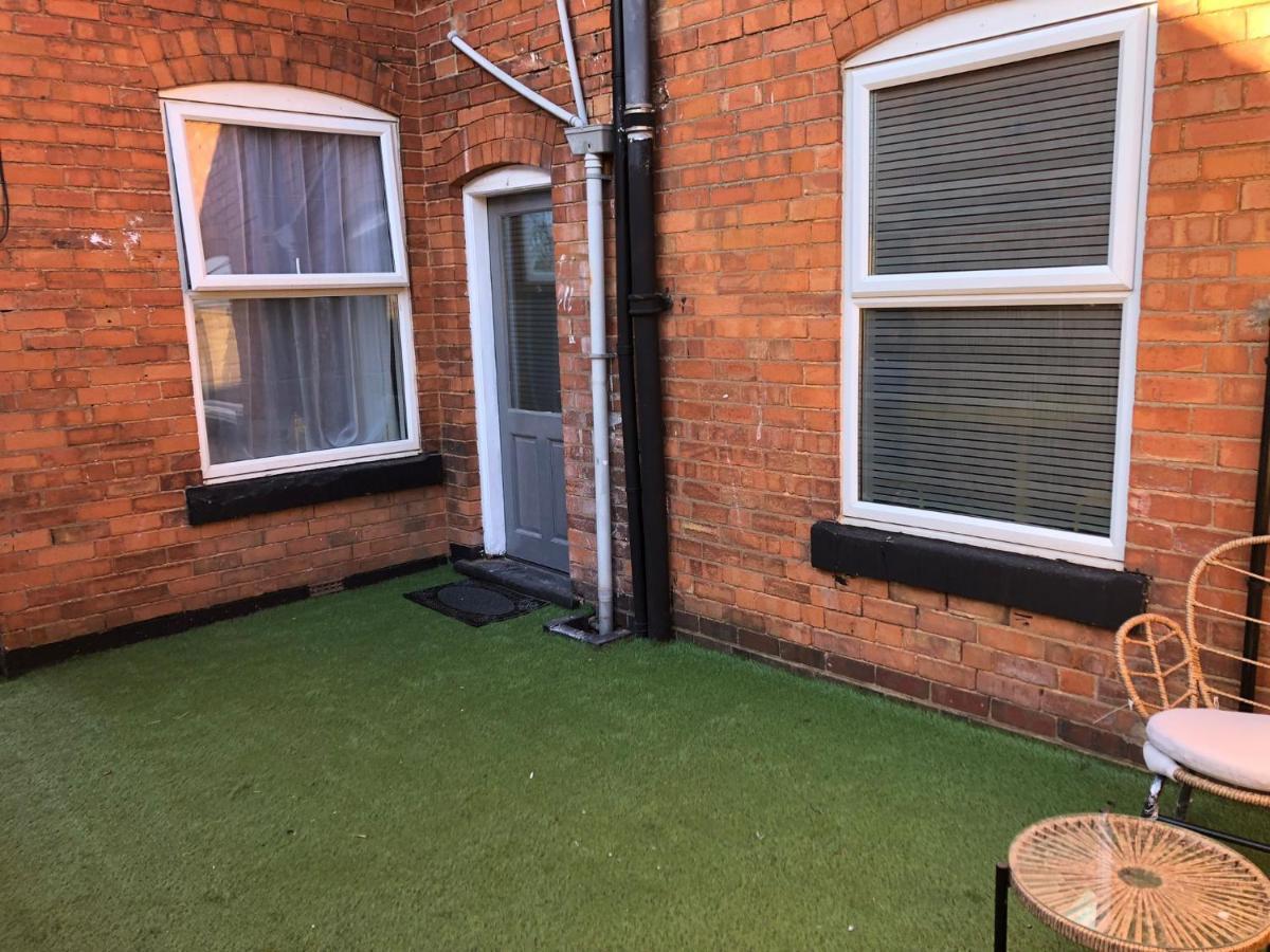 Shm Stays Hs2 Workers Great For Long Term Stays & Short Stays, 15 Min Drive To City Centre & Airport 2 Min Walk To Shops And Train Station Birmingham Eksteriør bilde