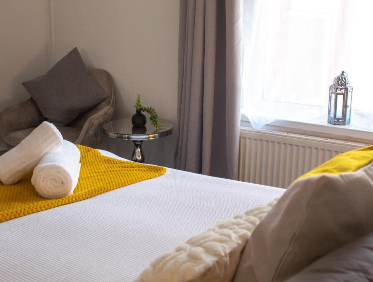 Shm Stays Hs2 Workers Great For Long Term Stays & Short Stays, 15 Min Drive To City Centre & Airport 2 Min Walk To Shops And Train Station Birmingham Eksteriør bilde